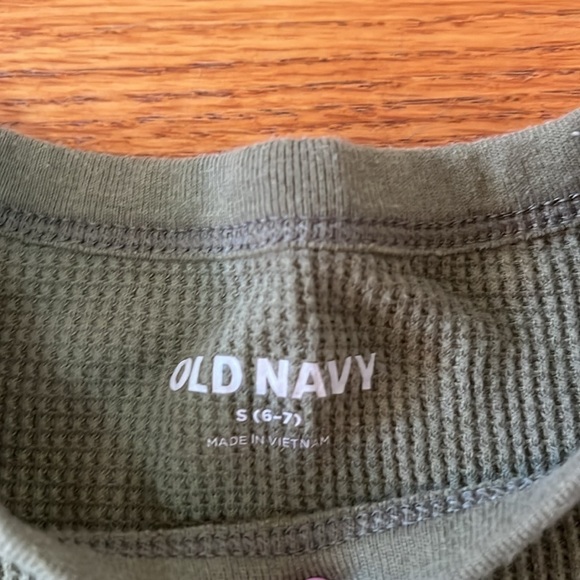 Old Navy Kid’s Green Waffle Long Sleeve Top Size 6/7 - Picture 2 of 3